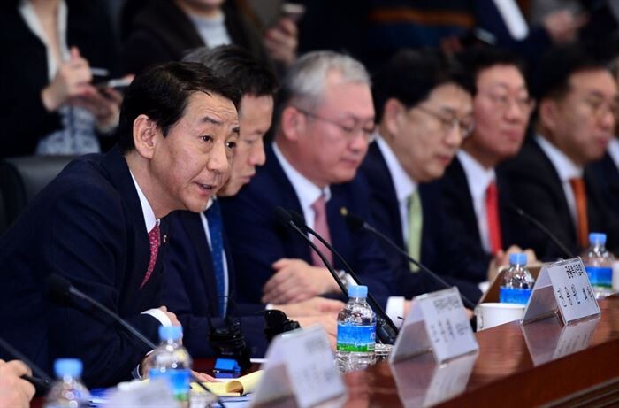 권용원 한국금융투자협회 회장이 15일 오전 서울 여의도 금융투자협회에서 열린 금융투자업계 현장 간담회에서 환영사를 하고 있다.[사진 = 금융투자협회 제공]