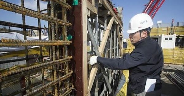 김상훈 의원이 일용직 건설근로자의 퇴직공제금 지급 요건을 현실화 하는「건설근로자의 고용개선 등에 관한 법률 개정안(‘건설근로자법’)」을 발의했다.[사진=연합뉴스]