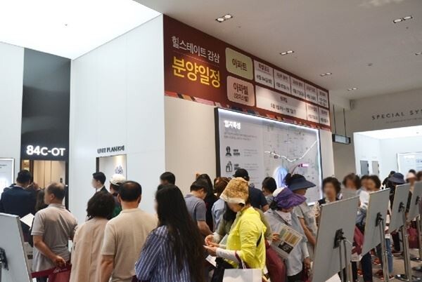 현대엔지니어링은 대구 달서구에 공급하는 '힐스테이트 감삼' 견본주택에 지난 달 31일부터 2일까지 사흘간 약 2만여 명이 방문하는 등 큰 인기를 끌고 있다. [사진제공제공=현대엔지니어링]