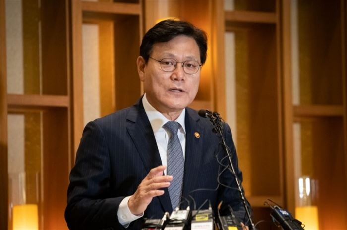 최종구 금융위원장은 지난 5일 서울 종로구 광화문 아펠가모에서 기자간담회를 열고 그간 추진한 주요 금융정책 현황과 향후계획 등을 설명했다.[사진 = 금융위원회]