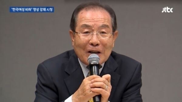 한국콜마가 월례조회에서 한 유튜버의 거친 언사가 담긴 영상을 상영한 데 따른 논란이 확산되면서 9일 장 초반 내리고 있다. (사진제공=JTBC 캡처)