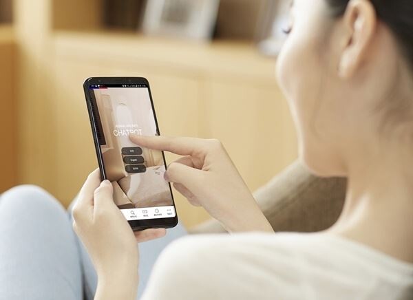 아시아나항공은 지난 8일 중국 최대 모바일 메신저 '위챗(WeChat)'에 챗봇 서비스를 새로이 선보였다고 11일 밝혔다. (사진제공=아시아나)
