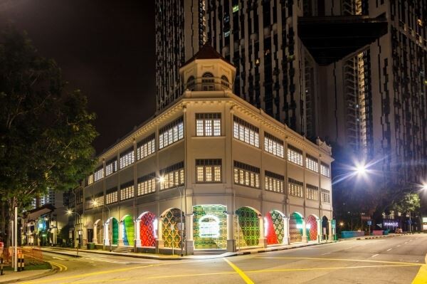 ▲SPC그룹은 내년?1분기 ‘쉐이크쉑(Shake Shack)’?싱가포르?2호점을 연다. 이를 위한 호딩(Hoarding,?공사장 주위의 임시 가림막)’을 이달 3일 설치했다.?2호점은 싱가포르 ‘센트럴 비즈니스 디스트릭트’의?‘닐 로드(Neil Road)’에 자리잡았다.?[사진=SPC그룹]
