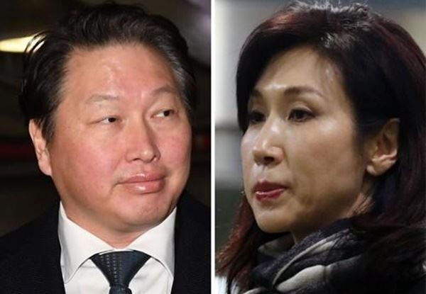 최태원 SK 회장과 노소영 아트센터 나비 관장의 이혼 이슈가 사실상 재산 분할 소송으로 '민감하게' 확산되면서, 최 회장이 주창해왔던 '사회적 가치'의 본질과 성격, 그리고 미래에 관심이 쏠리고 있다. (사진출처=연합뉴스)