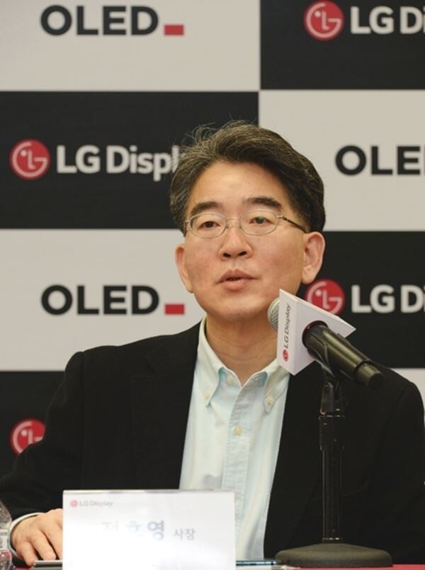 LG디스플레이 정호영 사장이 대형 OLED(유기발광다이오드) 사업에 대해 "회사 성장의 중심축'이라며 올해 목표와 관련해 600만대 중반으로 전년 대비 2배 신장을 제시했다. (사진제공=LG디스플레이)