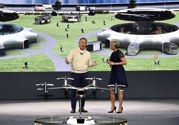 정의선 현대차그룹 수석부회장은 도심항공모빌리티(UAM:Urban Air Mobility)가 2028년께 상용화될 것으로 전망했다. 정의선 수석부회장은 6일(현지시간) 미국 라스베이거스 만달레이베이호텔에서 CES 2020 미디어데이 행사를 한 뒤 기자들과 만나 이같이 말했다. (사진제공=현대차)