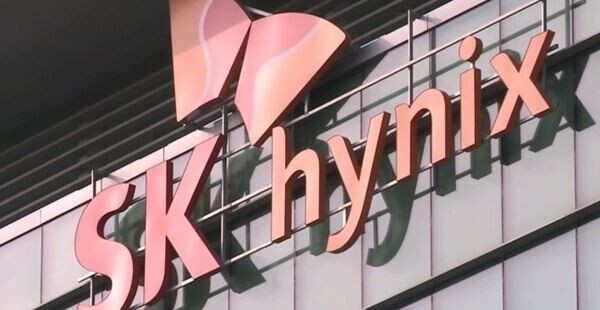 SK하이닉스는 연결 기준 2019년 연간 26조 9907억 원의 매출과 2조 7127억 원(영업이익률 10%)의 영업이익을 달성했다고 31일 발표했다. 영업이익은 전년보다 87% 감소한 수치이고, 매출은 전년 대비 33.3% 감소했다. (사진=연합)