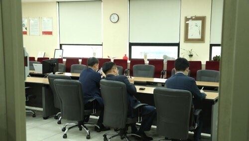 26일 오전 이스타항공 임시주총을 기다리는 주주들./ (사진=연합뉴스)