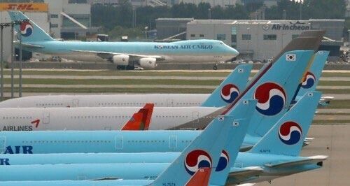 대한항공이 다음 달부터 여객기 좌석을 떼어 내고 화물기로 이용하는 방안을 검토 중이다./ (사진=연합뉴스)