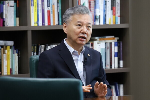 국회 정무위원회 소속 더불어민주당 홍성국 의원(세종시 갑)이 한국공정거래조정원으로부터 제출받은 자료에 따르면&nbsp;지난해 가맹사업 분야에서 분쟁조정 신청이 가장 많이 접수된 기업 10곳 중 7곳이 편의점 업종이다. / 사진=홍성국 의원실