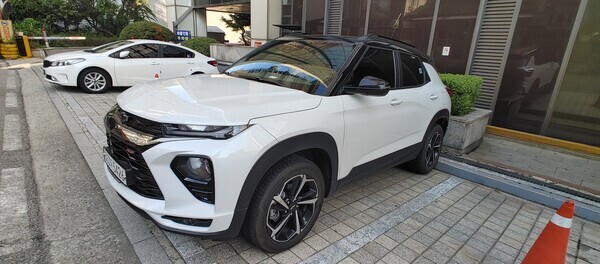 야무진 체격의 컴팩트 SUV 쉐보레 ‘트레일블레이저 RS’. 사진=이범석 기자