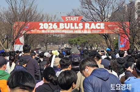[포토짤뉴스] 봄바람 타고 달린 금융인들…여의도 ‘불스레이스’ 성황