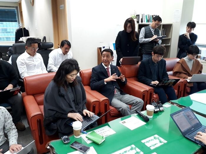 권용원 금융투자협회 회장권용원 금융투자협회장은 13일 금융투자협회 기자실에서 기자들과의 만남을 가지고 미국 실리콘밸리 출장 다녀온 소회를 밝혔다[사진 : 문혜원 기자]