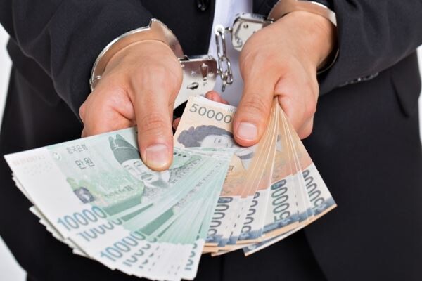 정부가 내년부터 시행되는 국제자금세탁방지기구(FATT)의 상호평가 준비 작업에 본격 착수했다. 탈세·조세포탈과 가상통화 등 주요 위험 부문 9가지 유형에 대한 감시와 제도개선이 이뤄질 전망이다.[이미지출처=게티이미지뱅크]