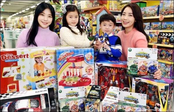 홈플러스는 오는 4일부터 13일까지 ‘설 맞이 우리아이 완구 선물 대전’을 열고 다양한 완구상품들을 선보인다. [사진=홈플러스]