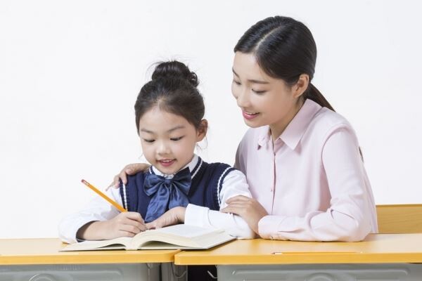 유디치과는 입학 초기에 바른 생활 습관을 가져야 건강하고 고른 치아를 가질 수 있다고 조언했다. [사진제공=유디치과]