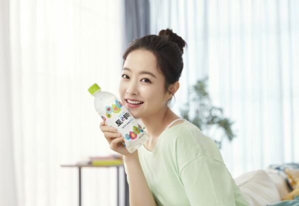 ▲코카-콜라의 수분보충음료 토레타!는 4년연속 배우 박보영을 모델로 발탁했다. [사진=코카-콜라]