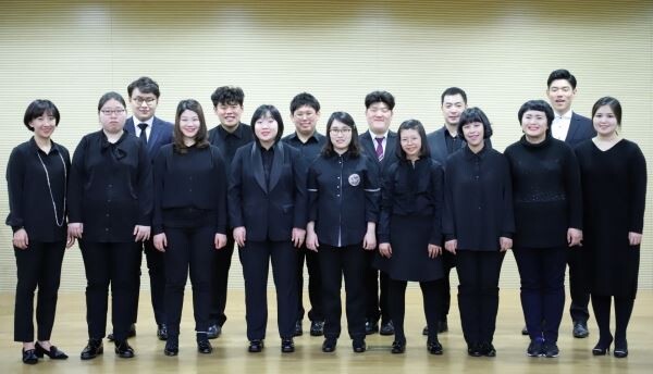 골프존파스텔합창단'이 음악적 재능을 가진 장애인에게 경제적 자립의 기회를 제공하고 문화예술 활동을 지원하는 등 장애인을 위한 양질의 일자리 창출에 앞장서고 있다.
