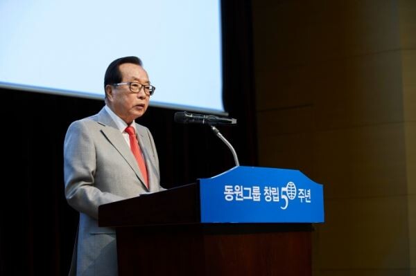▲동원그룹 창립 50주년 기념사를 하는 김재철 회장. [사진=동원그룹]