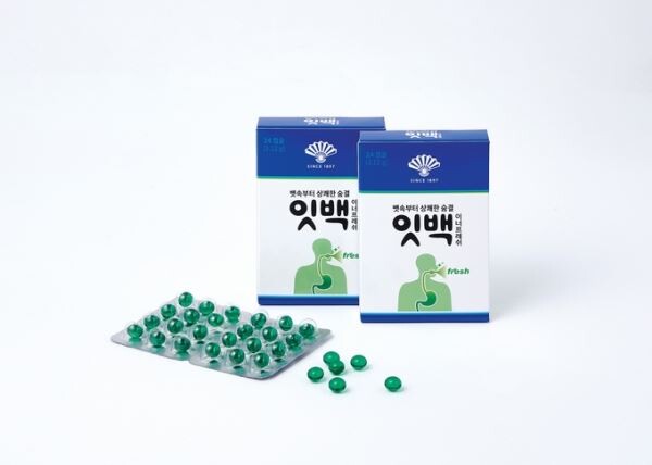 동화약품이 국내에서 처음 선보이는 신개념 구취 정화 제품인 ‘잇백 이너프레쉬’는 마늘, 양파 등 양념이 강한 음식을 먹은 후나 공복일 때, 음주 후, 흡연 후 등 양치나 가글 등 만으로 쉽게 해결되지 않는 냄새를 완화시키는 제품이다. [사진제공=동화약품]