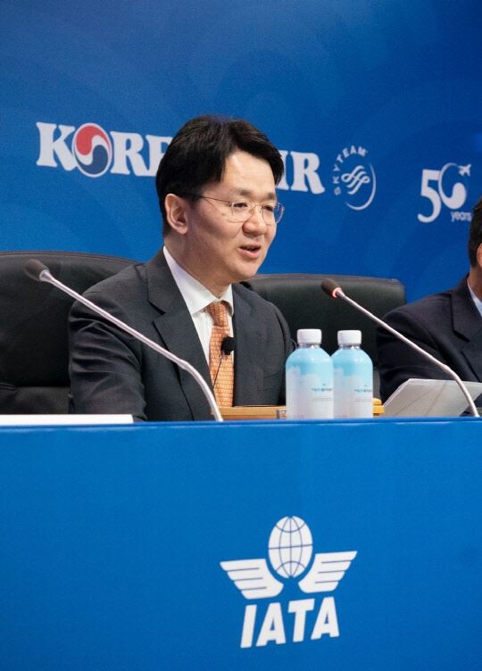 조원태 한진그룹 회장은 3일 부친의 별세 이후 다시 수면 위로 떠오른 '삼남매 경영권 분쟁'과 관련해 "합의가 완료됐다고 말씀은 못 드리지만, 잘 진행되고 있는 것 같다"고 말했다.[사진제공=한진그룹]