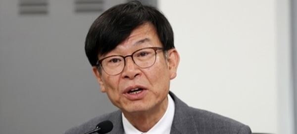 김상조 공정거래위원장은 3일 오후 기아자동차 광주 공장에서 박한우 기아차 대표이사 등과 만나 "현대·기아차그룹이 상생협력을 강화해 부품업체들이 어려움을 겪지 않게 해 달라"고 밝혔다.[사진=연합뉴스]