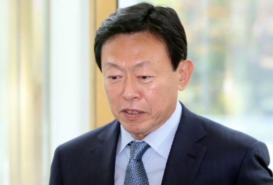 롯데그룹 신동빈 회장이 16∼20일 서울 송파구 롯데월드타워에서 올해 하반기 VCM(Value Creation Meeting, 옛 사장단 회의)을 주재하면서 그가 어떤 메시지를 내놓을지 주목된다. (사진=연합뉴스)