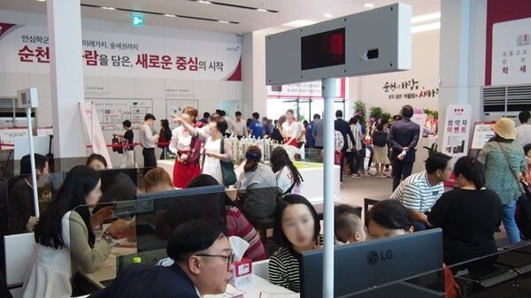 금호산업은 지난 12일 문을 연 '순천 금호어울림더파크' 견본주택에 개관 3일간 2만여명의 내방객이 다녀갔다고 밝혔다. (사진제공 = 금호산업)