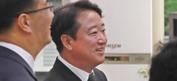 서울중앙지법 형사19단독 김성훈 부장판사는 18일 열린 이 전 회장의 자본시장과금융투자업에관한법률위반 등 혐의에 대한 선고 공판에서 벌금 3억원을 선고했다. (사진출처=연합뉴스)