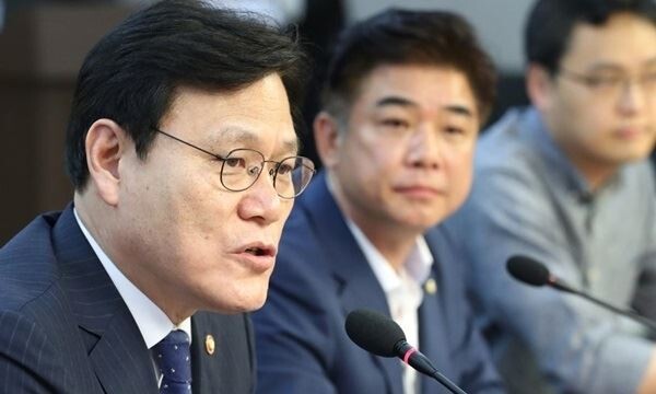최종구 금융위원장이 18일 사의를 표명했다. (사진출처=연합뉴스)