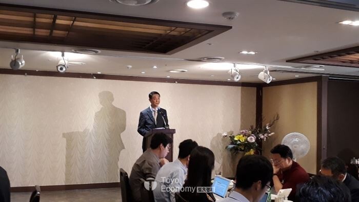 권용원 금융투자협회장은 18일 오전 서울 여의도에서 하계 기자간담회를 열고 상반기 성과 및 하반기 계획에 대해 발표하고 있다[사진 = 문혜원 기자]