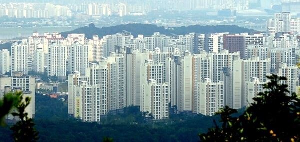 LH가 신도시 택지를 일반인에게 공급하면서 계약 내용을 제때 이행하지 않고 지연 피해를 보상하지 않은 사례에 대해 공정거래위원회가 '갑질'로 규정, 제재 절차에 돌입했다. (사진제공 = 연합뉴스)