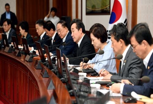 이낙연 국무총리가 23일 세종로 정부서울청사에서 열린 국무회의를 주재, 모두발언을 하고 있다. [사진=국무총리실]