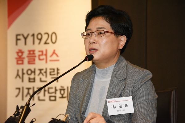 ▲임일순 홈플러스 사장이 25일 기자간담회 자리에서 사업을 설명하고 있다. [사진=연합뉴스]