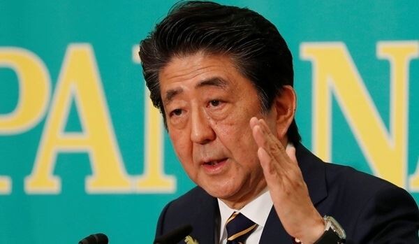 일본 정부는 2일 아베 신조(安倍晋三) 총리 주재로 각의(국무회의)를 열어 한국을 수출절차 간소화 혜택을 인정하는 '백색국가'(화이트 리스트) 명단에서 제외하는 수출무역관리령 개정안을 의결했다고 교도통신 등이 긴급뉴스로 전했다. (사진제공=연합뉴스)