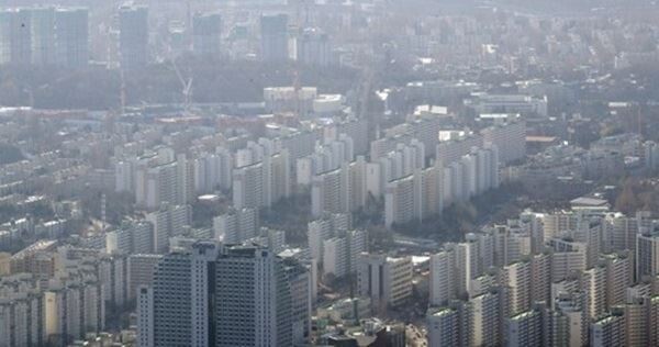 이르면 오는 10월부터 서울·과천·분당 등 전국 31곳 '투기과열지구'의 민간 택지에 짓는 아파트에도 분양가 상한제가 적용된다. (사진제공=연합뉴스)