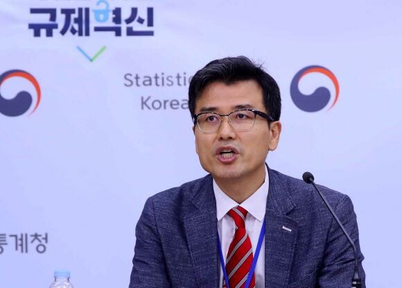 박상영 통계청 복지통계과장이 23일 세종시 정부세종청사 기획재정부에서 2019년 1분기 가계동향조사(소득부분) 결과를 발표하고 있다.[사진 = 기획재정부]