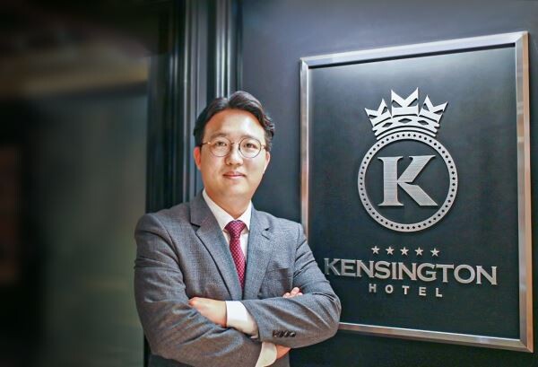 ▲이랜드파크의 신임 대표이사로 선임된 윤성대 CEO. 윤 대표는 CFO출신으로 30대 후반의 비교적 젊은나이에 대표이사로 발탁됐다.[사진=이랜드]