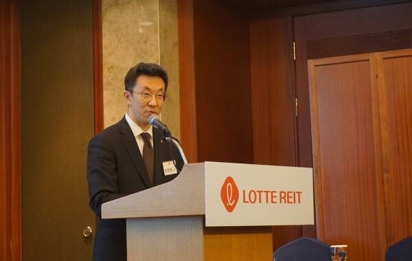 ▲권준영 롯데AMC 대표이사가 7일 열린 롯데리츠 기자간담회에서 공모개요를 설명하고 있다. [사진=롯데리츠]