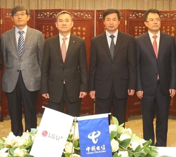 LG유플러스는 중국 차이나텔레콤과 지난 17일 중국 베이징 차이나텔레콤 본사에서 전략적 제휴를 맺고 5G 분야에서 전방위 협력을 강화하기로 했다고 18일 밝혔다.