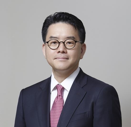 ▲이마트 강희석 신임대표이사. 신세계그룹은 21일자로 강희석 대표를 선임했다. 강 대표는 이마트의 온라인 전략담당 베인앤드컴퍼니의 유통 소비재 파트너로 5년여 근무했다. [사진=신세계]