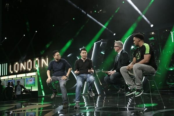 X019  ‘인사이드 Xbox’ 무대에 오른 (왼쪽부터) 넥슨아메리카 최덕수 프로듀서, 넥슨 박훈 디렉터, Xbox 래리 립 라이브 디렉터, Xbox 루카리 오스틴 마케팅 커뮤니티 담당. (사진제공=넥슨)