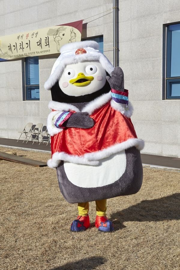 ▲'펭수'가 정관장 광고를 촬영하고 있다. [사진=KGC인삼공사]