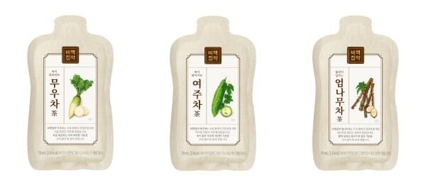 ▲씨제이헬스케어가 건강즙브랜드 비책집약을 출범하고, 본격적으로 건강즙 시장에 뛰어든다. 새롭게 출시한 씨제이헬스케어 건강즙 무우차, 여주차, 엄나무차 3종. [사진=씨제이헬스케어]