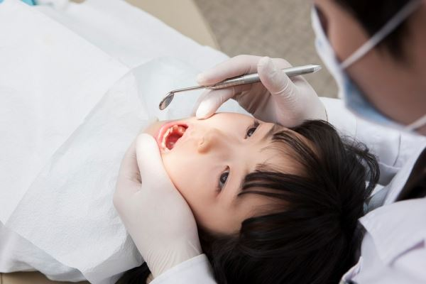 정부는 어린이 대상 충치예방 및 초기치료를 위한 건강보험을 확대해 나가고 있다.[사진제공=유디치과]