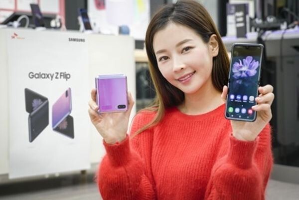 SK텔레콤은 삼성전자의 두번째 접이식(폴더블) 스마트폰 '갤럭시 Z 플립'을 14일 출시한다고 밝혔다. (사진제공=SK텔레콤)