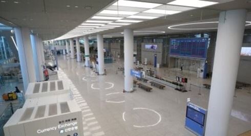최근 1분기 실적을 발표한 대형항공사(FSC) 2곳과 저비용항공사(LCC) 4곳의 분기보고서를 작년 말 사업보고서와 비교한 결과 6곳 모두에서 석 달 새 413명의 직원이 일자리를 잃은 것으로 조사됐다./ (사진=연합뉴스)