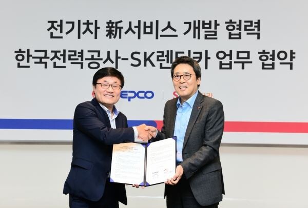 왼쪽부터 현몽주 SK렌터카 대표이사, 이준호 한전 신재생사업처장 (사진=한국전력)