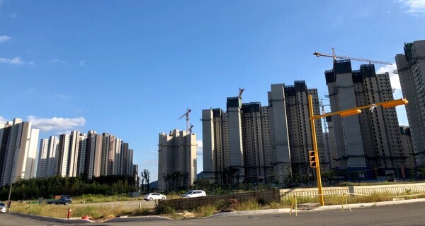 문화재 관리 및 보호에관한 법률 위반 혐의로 공사가 중단 된 ‘인천검단신도시’ 아파트 공사 현장. 사진=이범석 기자